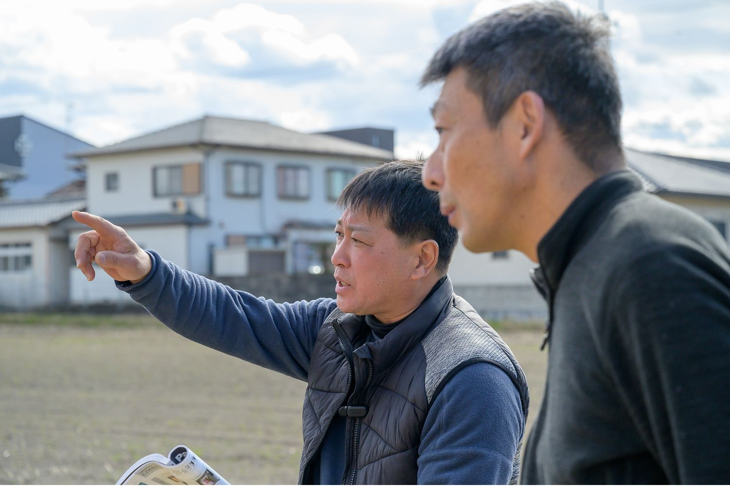 お施主さんと打ち合わせをする島田さん。笑顔の中に真剣な眼差しが垣間見える。